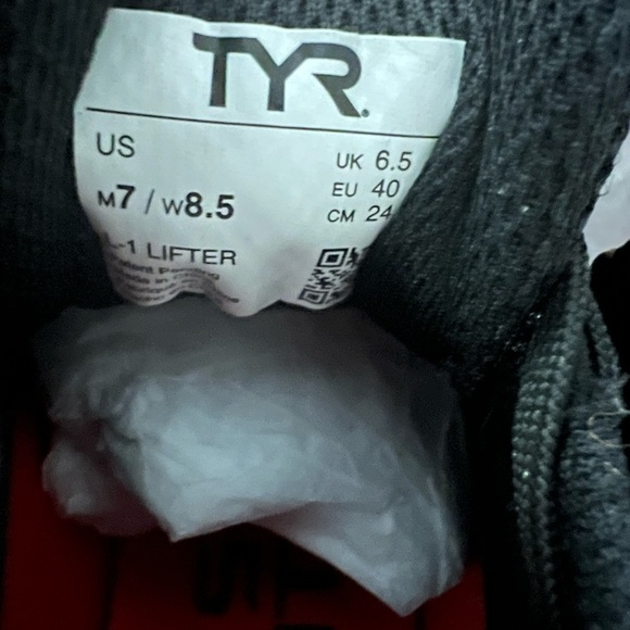 BRAND NEW TYR L-1 LIFTER BLACK/RED W8.5/M7 - Picture 7 of 7